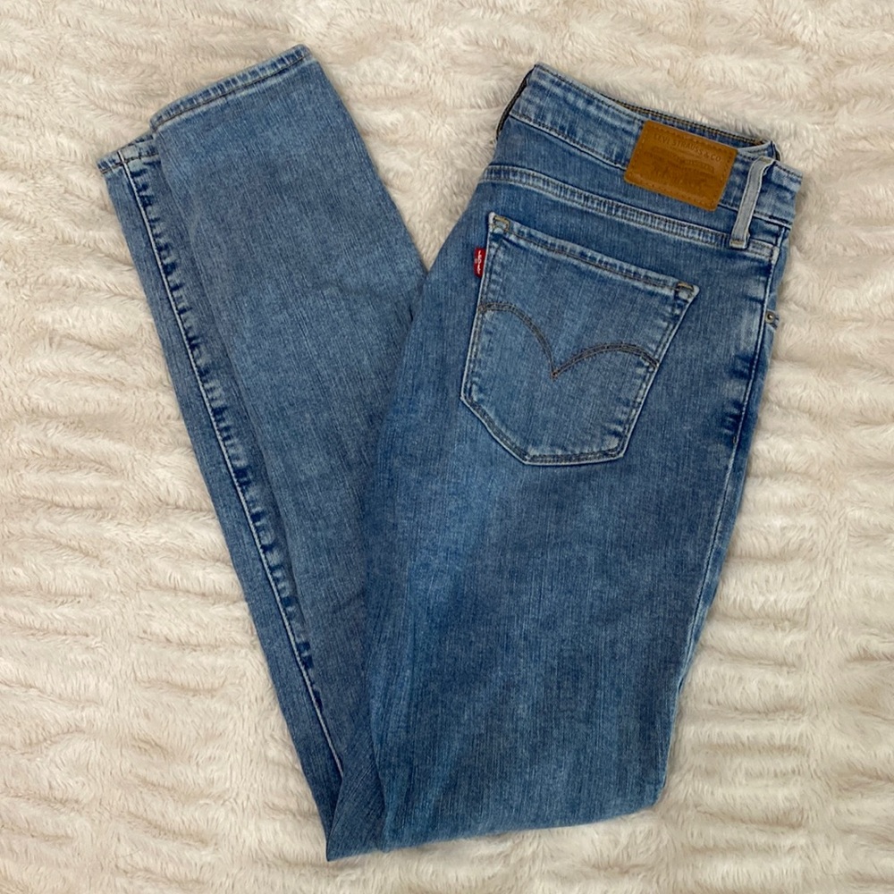 Levi’s 721 High Rise Skinny - Size 28 - Medium Wash Distressed